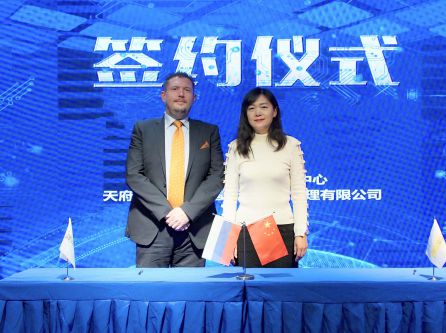 電子標(biāo)簽合影