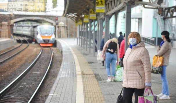 俄羅斯單日新增超8000！凜冬將至，俄羅斯被新冠操控的恐懼影響著生活的方方面面